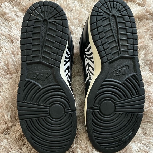 Quatersnacks x Dunk Low SB ‘ Little Debbie’s Zebra Cakes’ - Picture 9 of 11